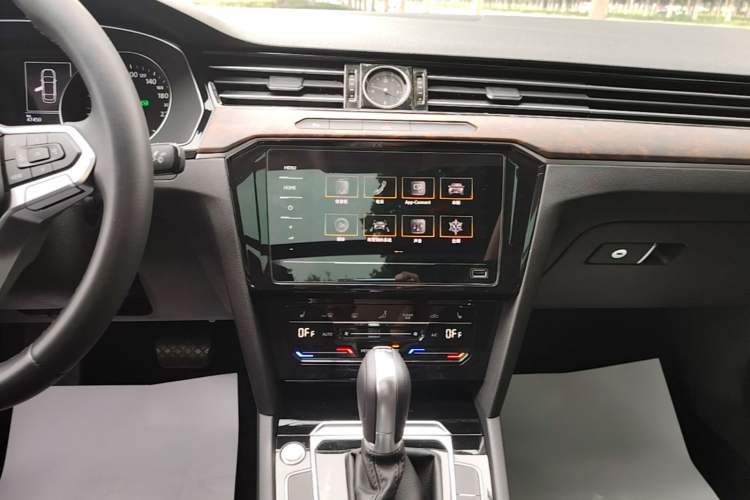 Used Volkswagen Magotan 2020 330TSI DSG Leading Model Audio And AC Panel