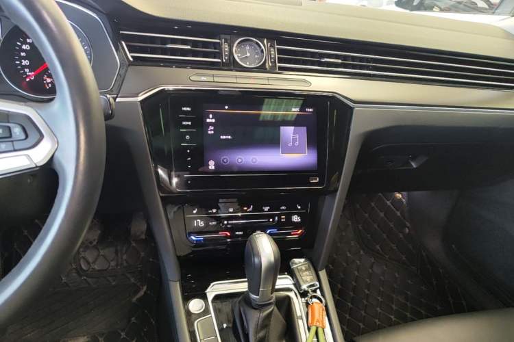 Used Volkswagen Magotan 2020 330TSI DSG Leading Model Audio And AC Panel