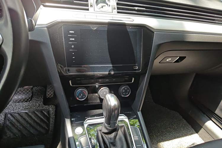 Used Volkswagen Magotan 2020 280TSI DSG Comfort Edition Audio And AC Panel
