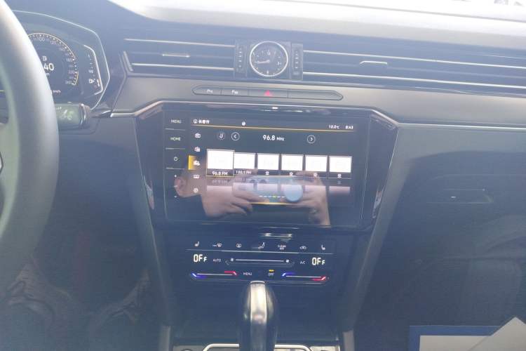Used Volkswagen Magotan 2020 380TSI DSG Luxury Version Audio And AC Panel