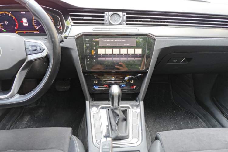 Used Volkswagen Magotan 2020 380TSI DSG Luxury Version Audio And AC Panel