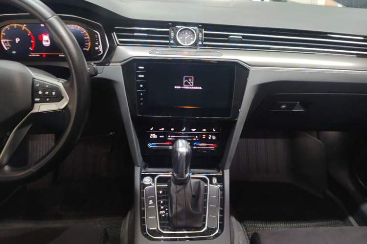 Used Volkswagen Magotan 2020 330TSI DSG Luxury Edition Audio And AC Panel