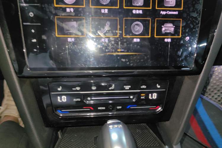 Used Volkswagen Magotan 2020 330TSI DSG Leading Model Audio And AC Panel