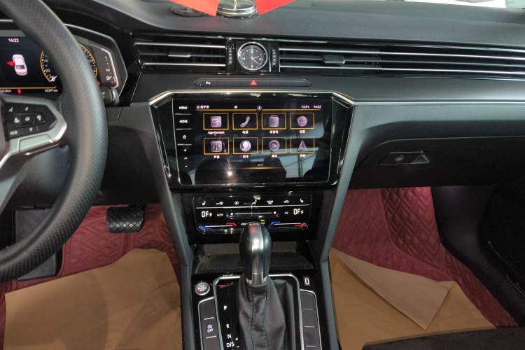 Used Volkswagen Magotan 2020 330TSI DSG Luxury Edition Audio And AC Panel