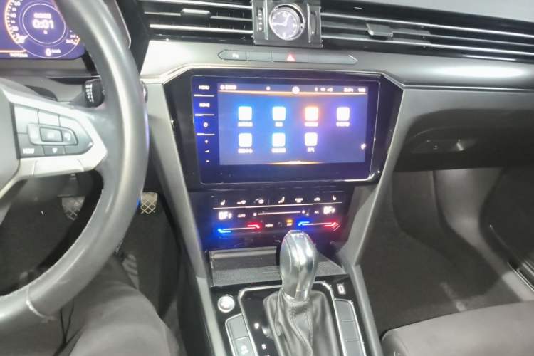 Used Volkswagen Magotan 2020 330TSI DSG Luxury Edition Audio And AC Panel