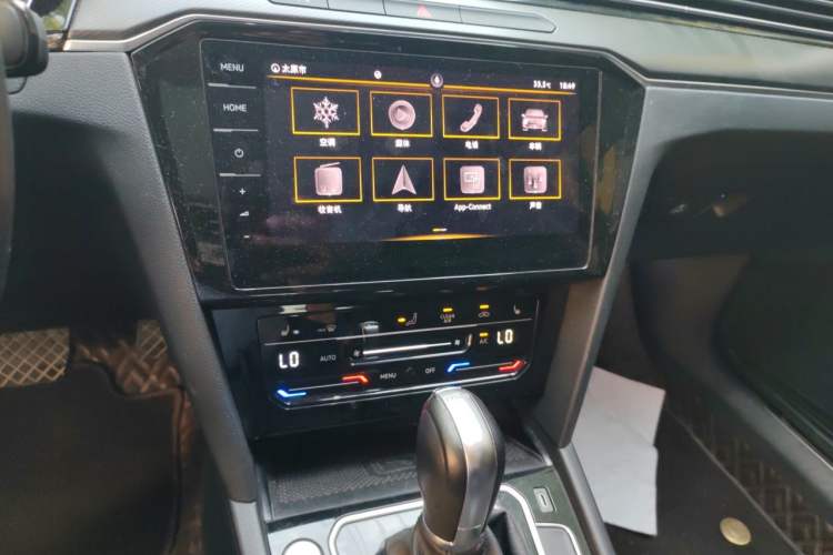 Used Volkswagen Magotan 2020 330TSI DSG Luxury Edition Audio And AC Panel