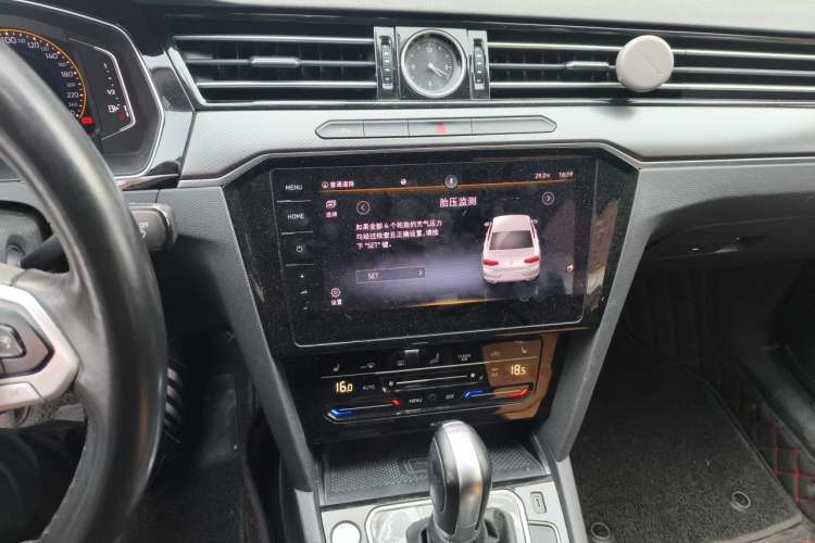 Used Volkswagen Magotan 2020 330TSI DSG Luxury Edition Audio And AC Panel