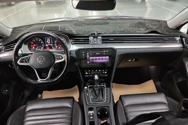 Used Volkswagen Magotan 2020 330TSI DSG Leading Model Center Console