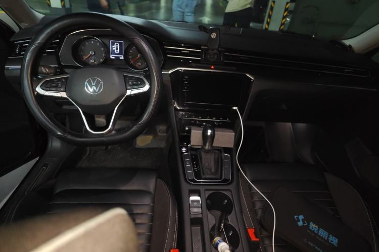 Used Volkswagen Magotan 2020 330TSI DSG Leading Model Center Console