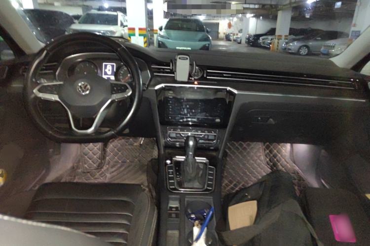 Used Volkswagen Magotan 2020 330TSI DSG Leading Model Center Console