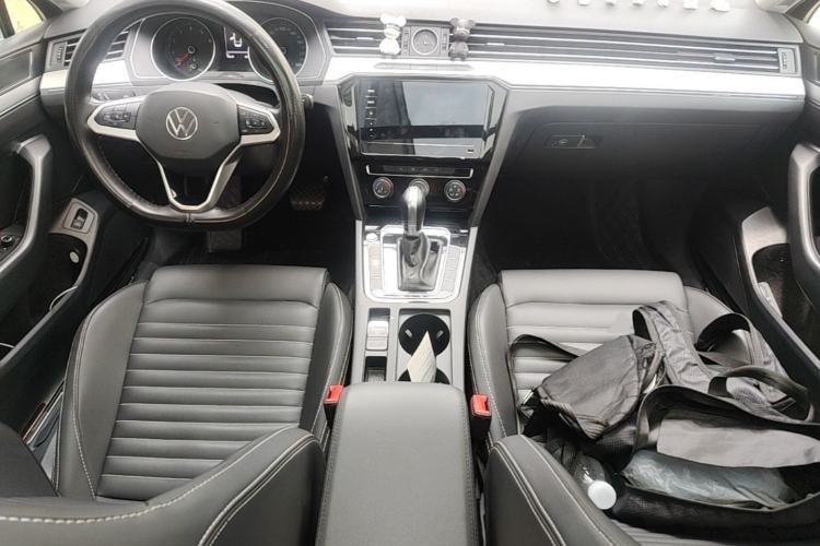 Used Volkswagen Magotan 2020 280TSI DSG Comfort Edition Center Console