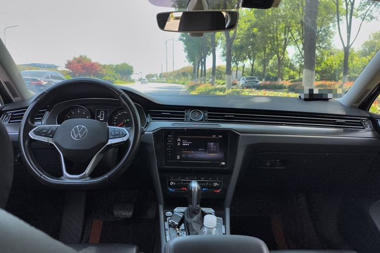 Used Volkswagen Magotan 2020 330TSI DSG Leading Model Center Console