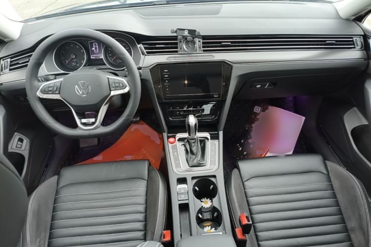 Used Volkswagen Magotan 2020 330TSI DSG Leading Model Center Console