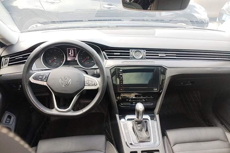Used Volkswagen Magotan 2020 330TSI DSG Leading Model Center Console