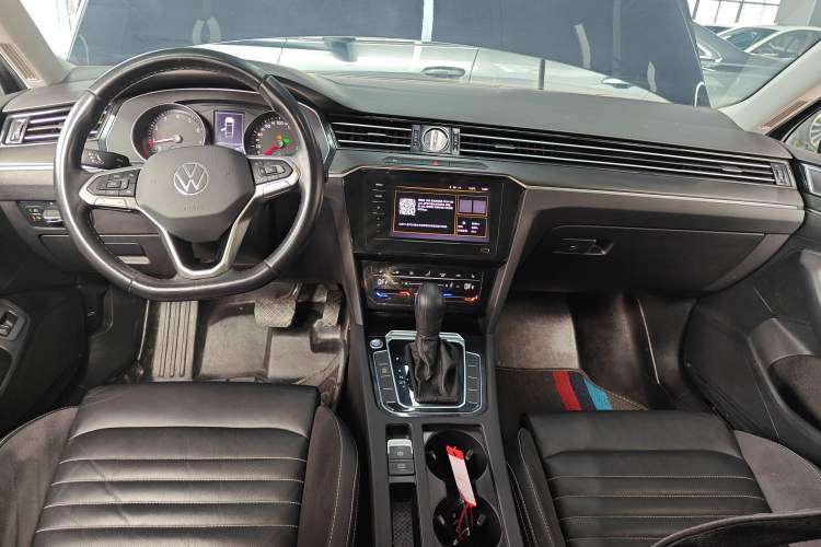 Used Volkswagen Magotan 2020 330TSI DSG Leading Model Center Console