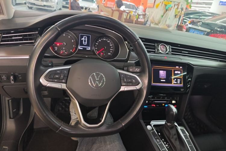 Used Volkswagen Magotan 2020 330TSI DSG Leading Model Center Console