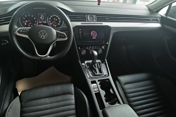Used Volkswagen Magotan 2020 280TSI DSG Comfort Edition Center Console