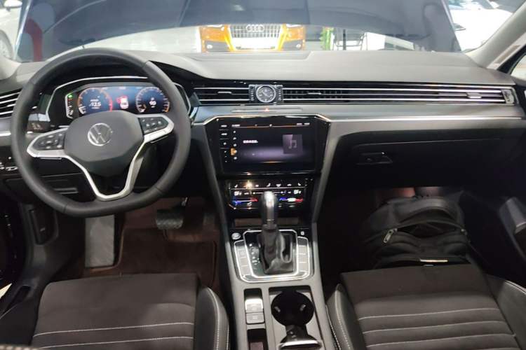 Used Volkswagen Magotan 2020 330TSI DSG Luxury Edition Center Console
