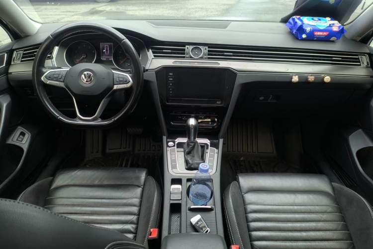 Used Volkswagen Magotan 2020 330TSI DSG Leading Model Center Console