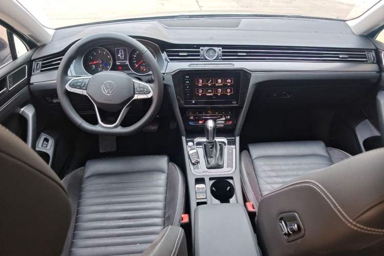 Used Volkswagen Magotan 2020 330TSI DSG Leading Model Center Console
