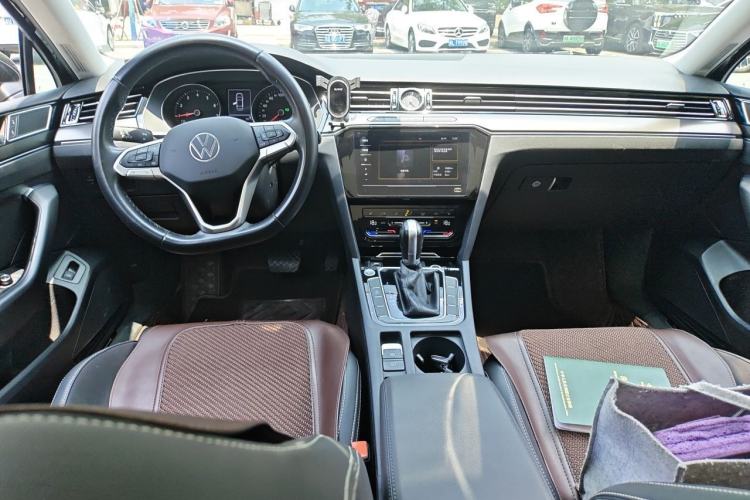 Used Volkswagen Magotan 2020 330TSI DSG Leading Model Center Console