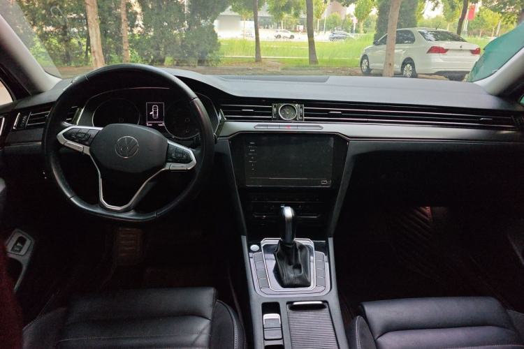 Used Volkswagen Magotan 2020 330TSI DSG Leading Model Center Console