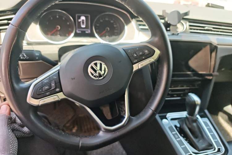 Used Volkswagen Magotan 2020 330TSI DSG Leading Model Center Console
