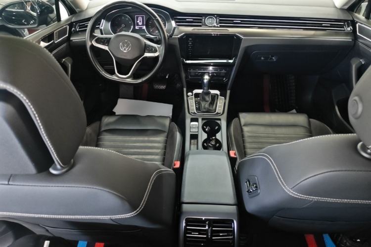 Used Volkswagen Magotan 2020 330TSI DSG Leading Model Center Console