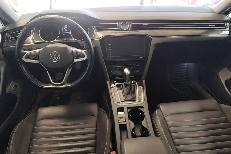 Used Volkswagen Magotan 2020 330TSI DSG Leading Model Center Console