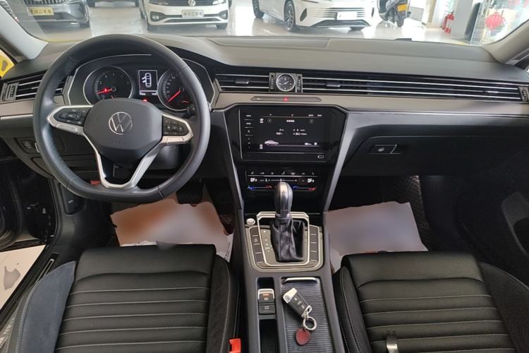 Used Volkswagen Magotan 2020 330TSI DSG Leading Model Center Console