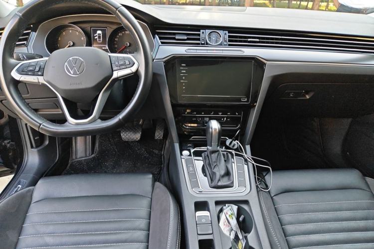 Used Volkswagen Magotan 2020 330TSI DSG Leading Model Center Console