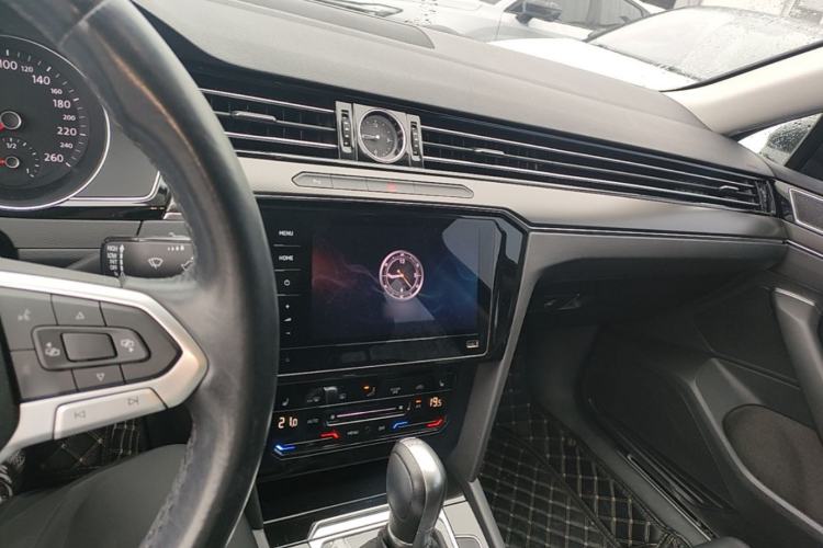 Used Volkswagen Magotan 2020 330TSI DSG Leading Model Center Console
