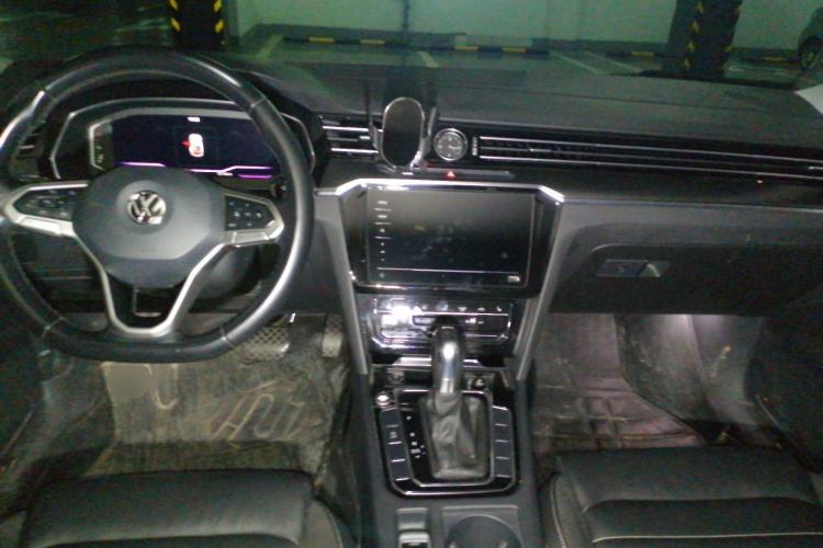 Used Volkswagen Magotan 2020 330TSI DSG Leading Model Center Console