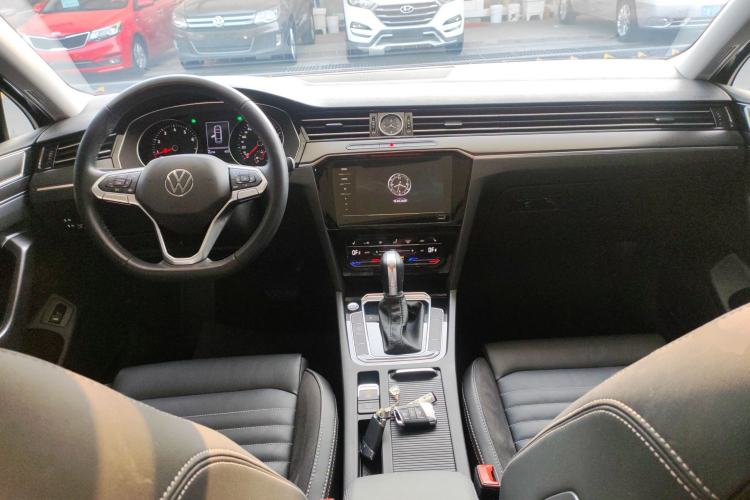 Used Volkswagen Magotan 2020 330TSI DSG Leading Model Center Console