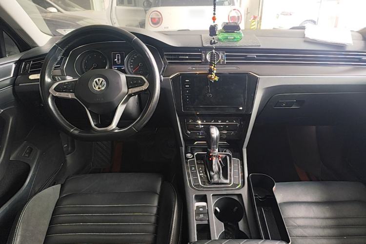 Used Volkswagen Magotan 2020 330TSI DSG Leading Model Center Console