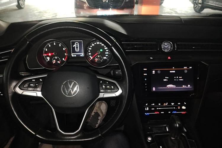 Used Volkswagen Magotan 2020 330TSI DSG Leading Model Center Console