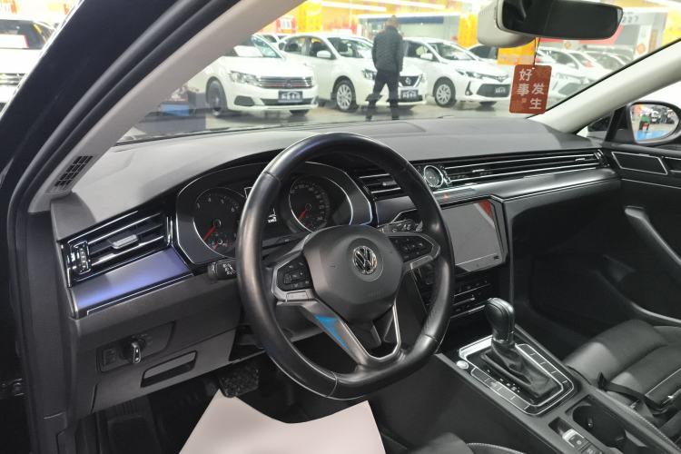 Used Volkswagen Magotan 2020 330TSI DSG Leading Model Center Console