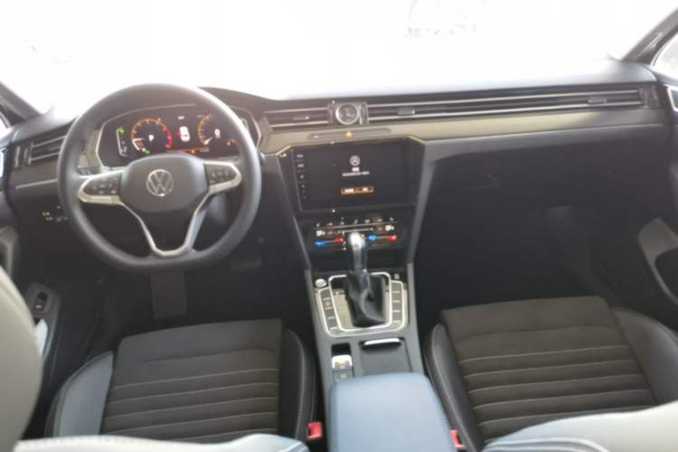 Used Volkswagen Magotan 2020 330TSI DSG Luxury Edition Center Console