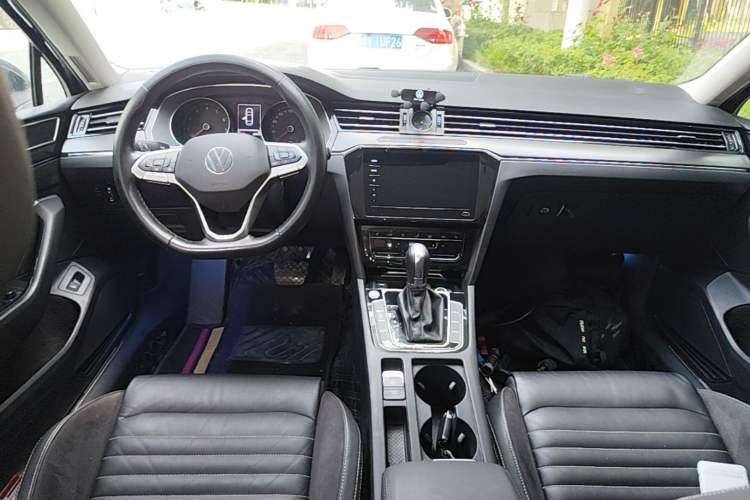 Used Volkswagen Magotan 2020 330TSI DSG Leading Model Center Console