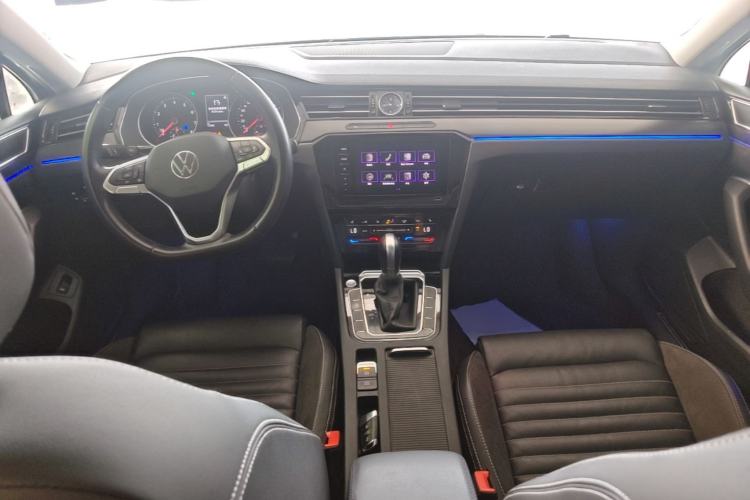Used Volkswagen Magotan 2020 330TSI DSG Leading Model Center Console