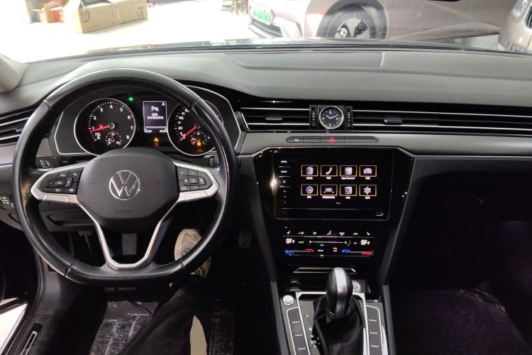 Used Volkswagen Magotan 2020 330TSI DSG Luxury Edition Center Console