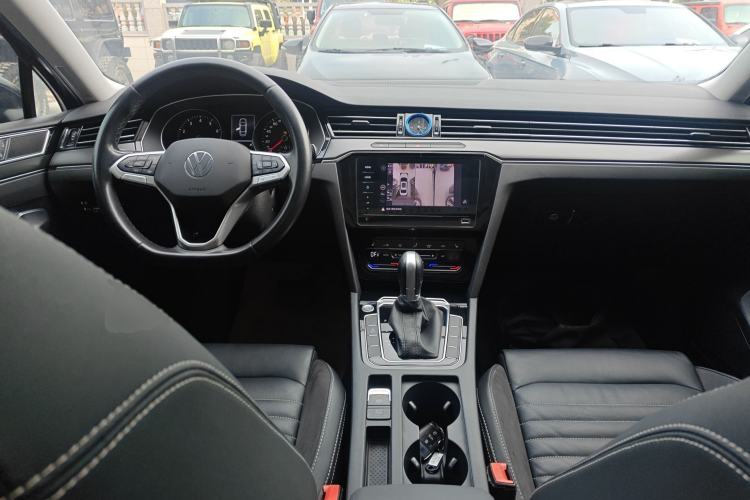Used Volkswagen Magotan 2020 330TSI DSG Leading Model Center Console