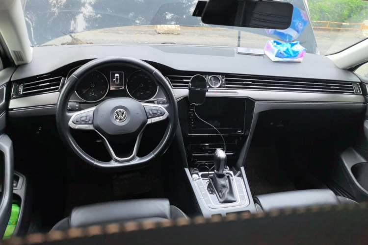 Used Volkswagen Magotan 2020 330TSI DSG Leading Model Center Console