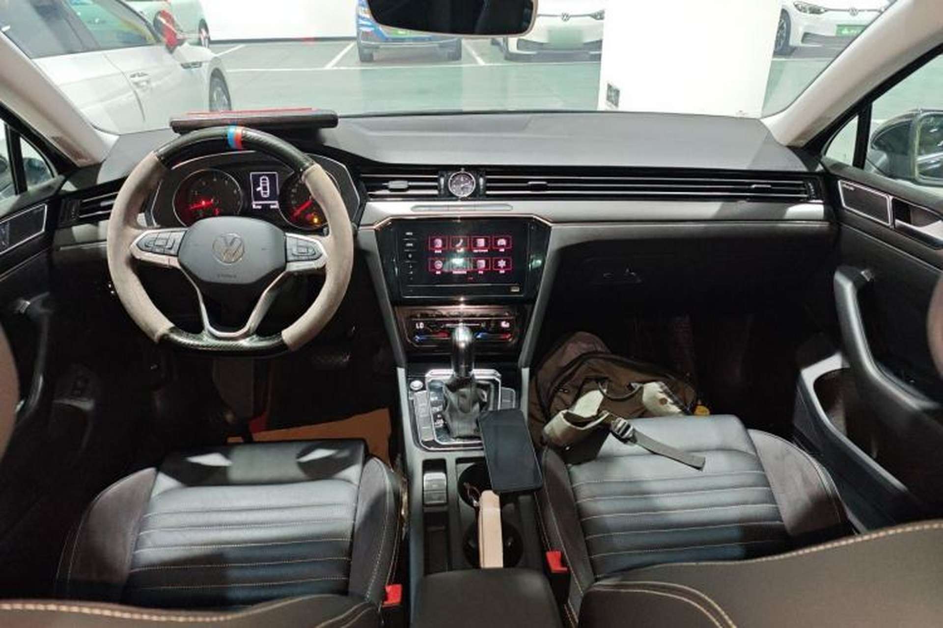 Used Volkswagen Magotan 2020 330TSI DSG Leading Model Center Console