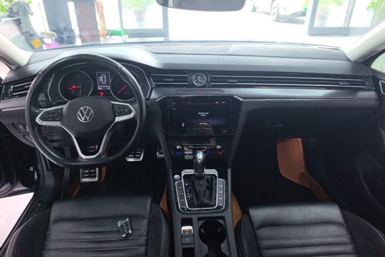Used Volkswagen Magotan 2020 330TSI DSG Leading Model Center Console