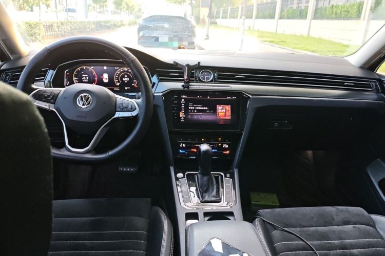 Used Volkswagen Magotan 2020 380TSI DSG Luxury Version Center Console