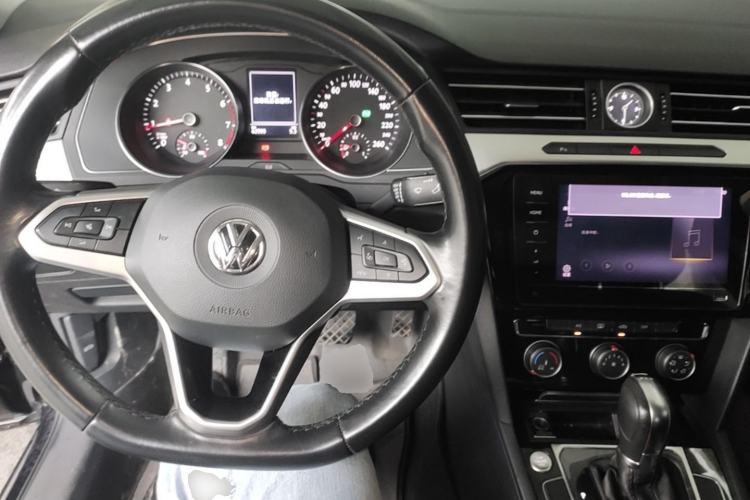 Used Volkswagen Magotan 2020 280TSI DSG Comfort Edition Center Console