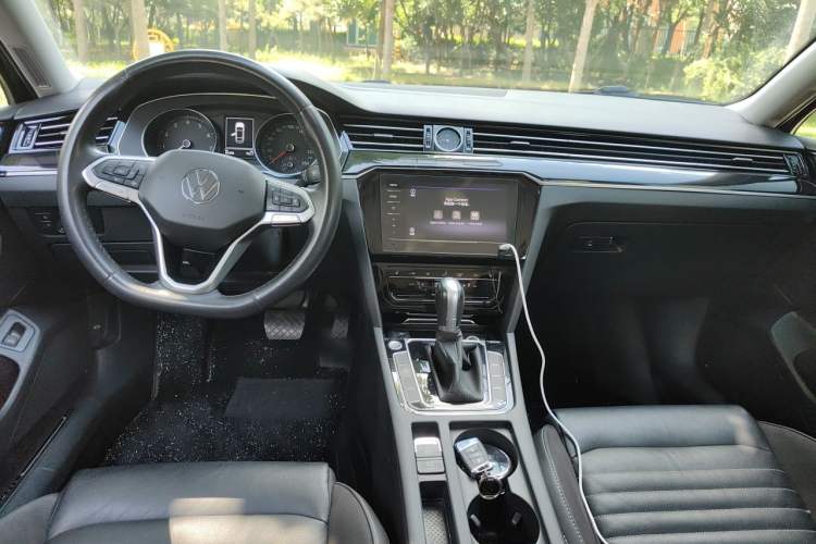 Used Volkswagen Magotan 2020 330TSI DSG Leading Model Center Console