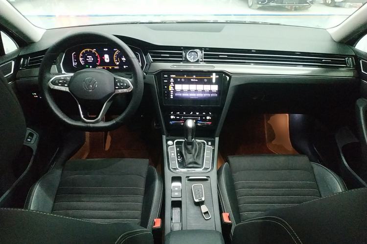 Used Volkswagen Magotan 2020 330TSI DSG Luxury Edition Center Console