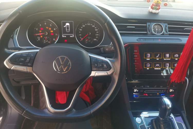Used Volkswagen Magotan 2020 330TSI DSG Leading Model Center Console